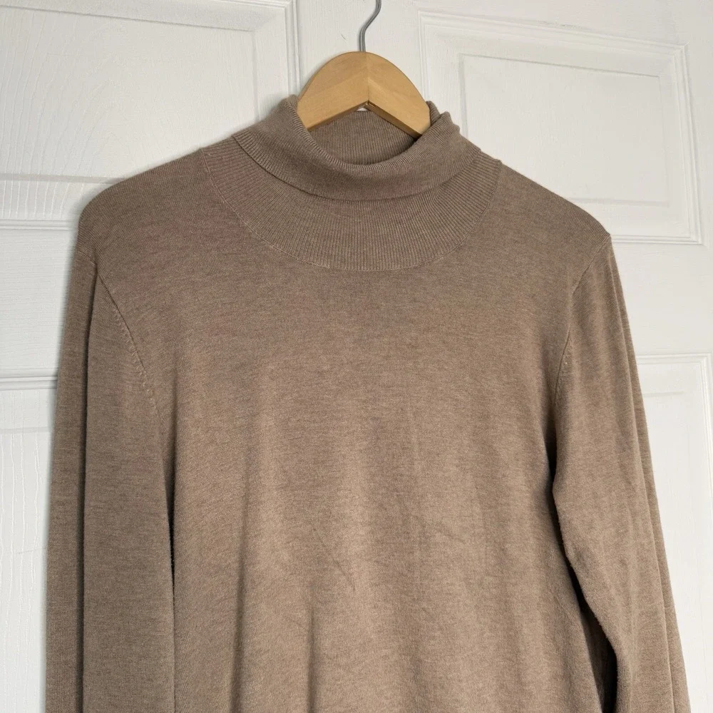 Tahari Sweater Women XL Tan/Brown Turtleneck Lightweight Gold Button Minimalist